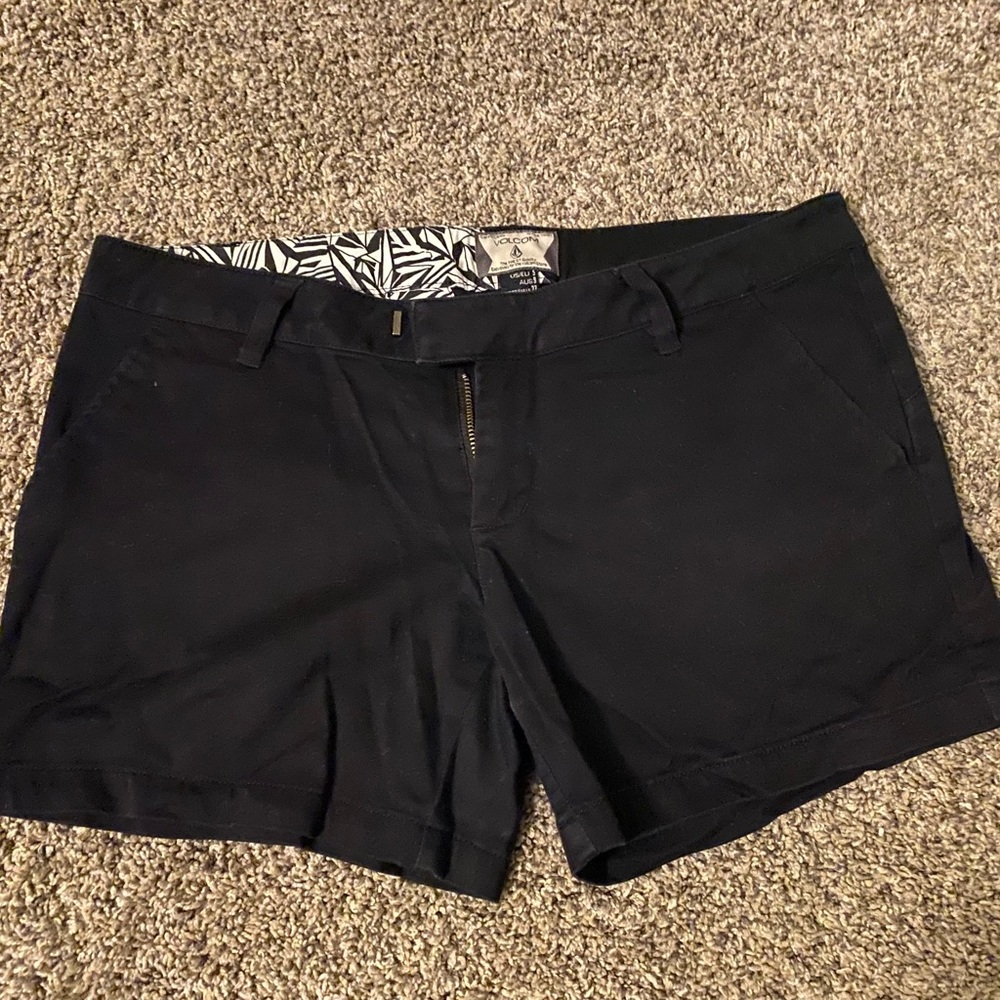 Size 5/27 Volcom Frochickie chino shorts